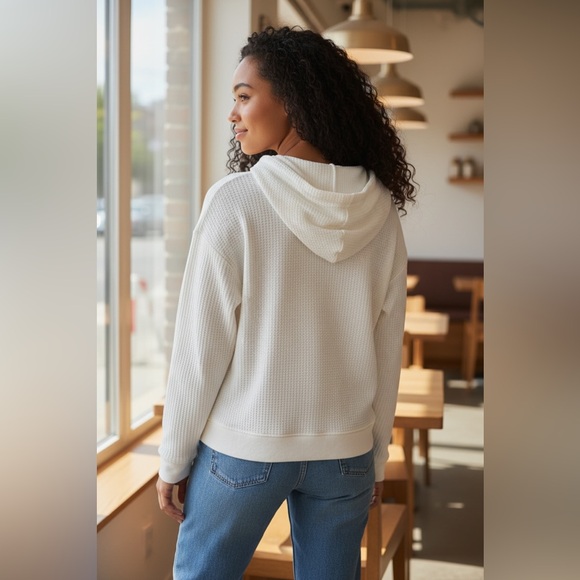 2/$20 • 0289 • Stars Above XS White Hooded Lounge Top - Picture 2 of 5